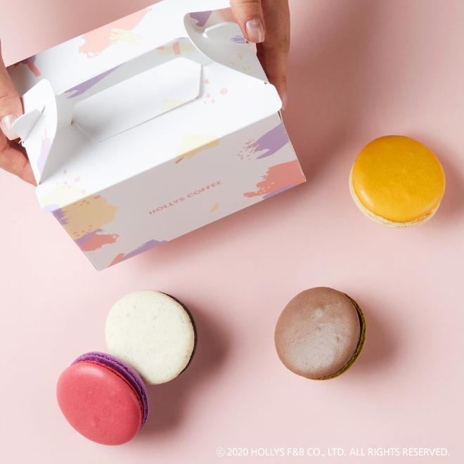 할리스커피는 기성 마카롱보다 더 커진 크기에 다채로운 맛을 담아 완성한 ‘빅카롱 4종’을 선보였다. /사진=할리스커피.