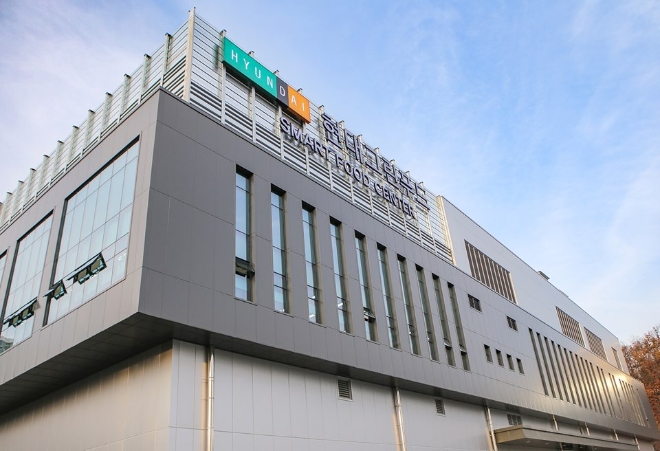 현대그린푸드는 833억원을 투자한 ‘스마트 푸드센터’를 본격 가동하고 식품제조사업에 뛰어든다. /사진=현대백화점그룹.