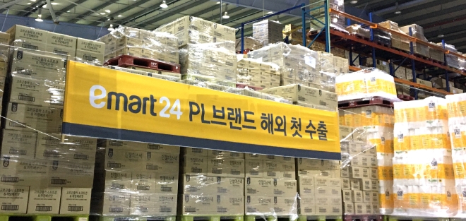 이마트24는 PL(자체개발상품) 브랜드 아임이(I’m e) 상품 15종, 총 2000여만원의 물량을 호주, 홍콩으로 수출한다. /사진=신세계그룹.