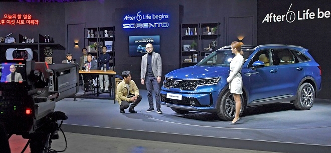 기아자동차가 '4세대 쏘렌토' 온라인 공개행사 촬영을 준비 하고 있다. 사진=기아차.