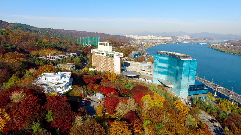 워커힐 호텔 전경. (왼쪽부터) 더글라스 하우스, 그랜드 워커힐 서울, 비스타 워커힐 서울. /사진제공=워커힐