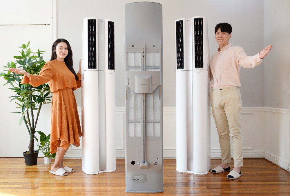 LG전자 모델들이 듀얼 스페셜 플러스를 홍보하고 있다/사진=LG전자