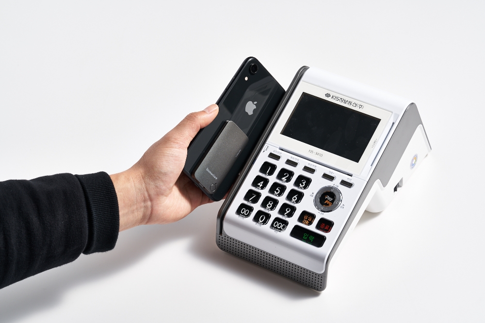 신한카드, 오프라인 아이폰 터치결제 시범사업 개시