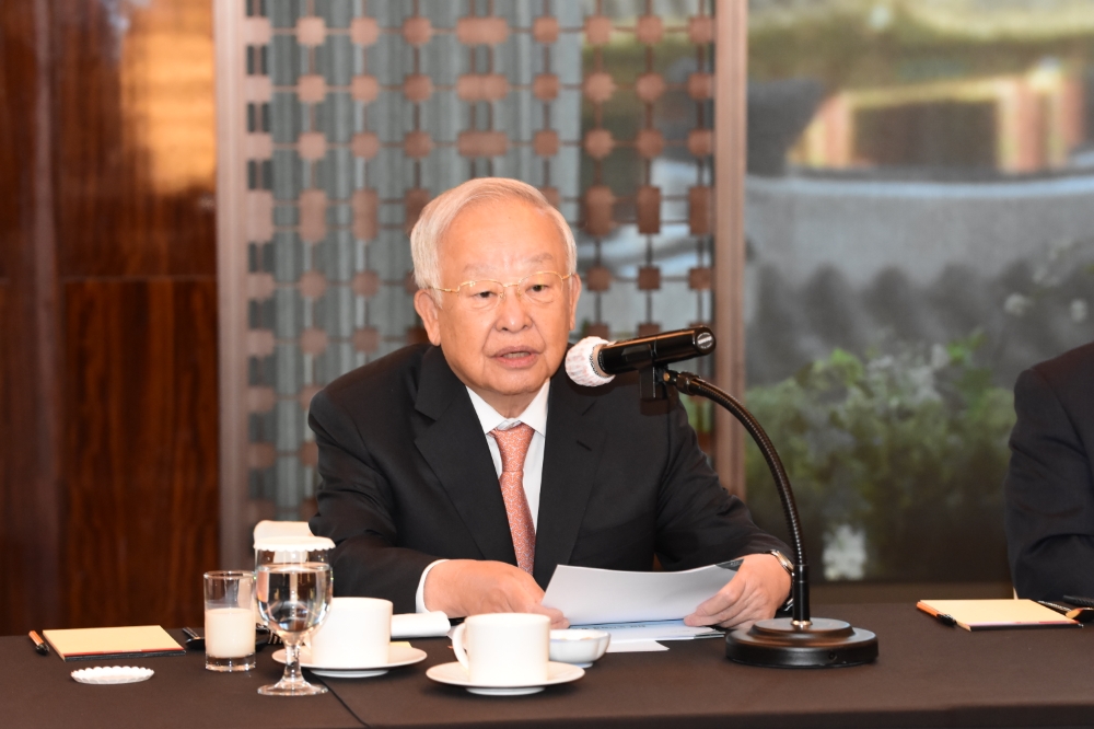 손경식 경총 회장이 13일 개최된 경총 회장단회의에서 인사말을 전하고 있다./사진=경총