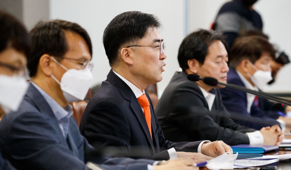 손병두 금융위 부위원장이 19일 서울 중구 은행연합회에서 금융리스크 대응반 회의를 열어 모두발언을 하고 있다. / 사진제공= 금융위원회(2020.05.19)