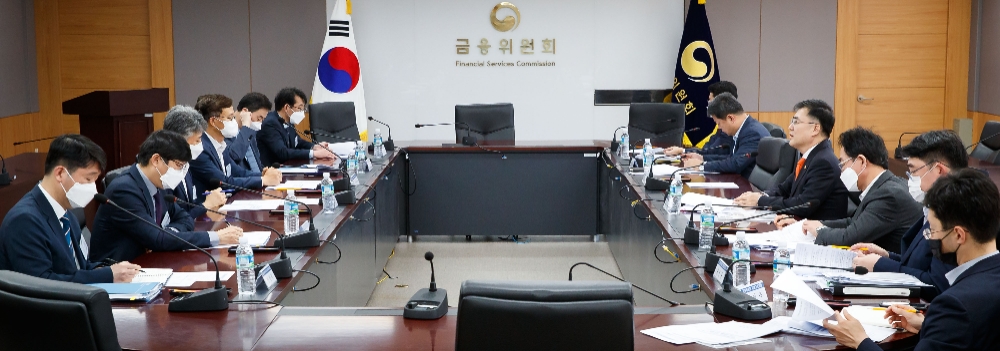 손병두 금융위 부위원장이 19일 서울 종로구 정부서울청사 금융위원회에서 금융그룹 감독협의체 회의를 열어 모두발언을 하고 있다. / 사진제공= 금융위원회(2020.05.19)