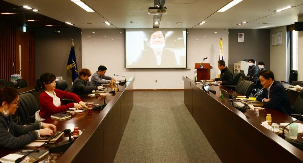 △ 이계문 서민금융진흥원장이 화상회의를 통해 현장 간담회와 맞춤대출서비스 1분기 실적 발표를 개최했다. /사진=서민금융진흥원