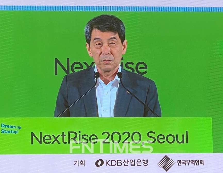 이동걸 산업은행 회장이 ‘NextRise 2020, Seoul’에서 개회사를 남기고 있다.