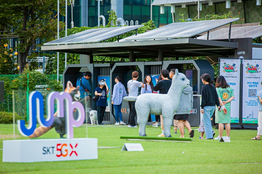 SK텔레콤은 5G 서비스 일환으로 모바일에서 즐길 수 있는 동물없는 동물원을 개장해 고객들에게 호평을 받고 있다.
