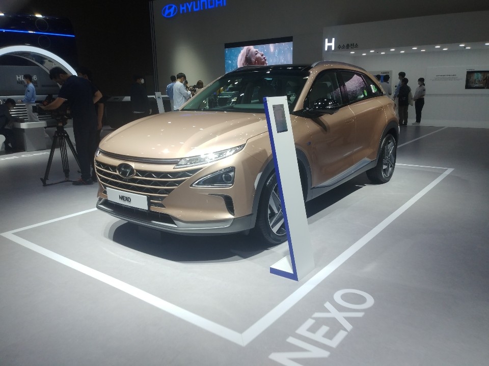 수소전기차 넥쏘가 수소모빌리티+쇼 현대차 부스에 전시됐다.