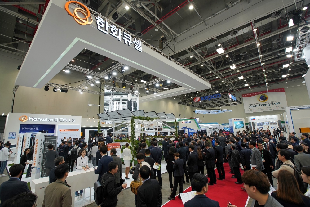 지난해 국제그린에너지엑스포 속 한화큐셀의 부스 모습/사진=한화큐셀