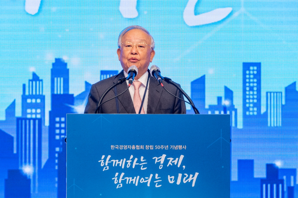 손경식 경총 회장이 한국경영자총협회 창립 50주년 기념행사에서 새로운 비전을 선포했다/사진=경총