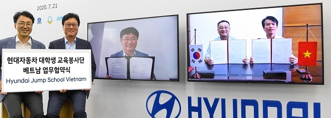 (왼쪽부터) 사단법인 점프 이의헌 대표, 현대차그룹 이병훈 상무, 현대차 이영택 전무, 베트남 국립하노이대학교 투 안민 학장, 베트남평화봉사단 던 뚜언 프엉 대표.