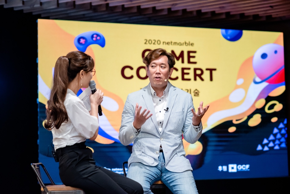 서동일 지사장(우측)이 넷마블 2020 게임콘서트에서 VR에 대해 이야기하고 있다/사진=넷마블