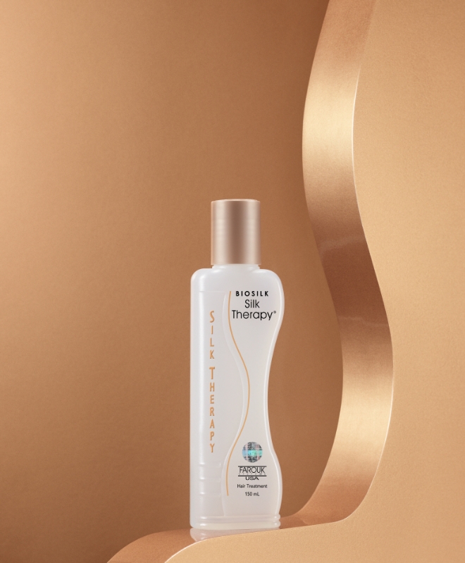 LG생활건강은 프로페셔널 헤어케어 브랜드 ‘실크테라피’에서 가을을 맞아 자외선 및 바람 등으로 인해 갈라지고 건조해지기 쉬운 모발을 건강하고 촉촉하게 가꿔줄 헤어 에센스 ‘실크 테라피 클래식’을 출시했다. 사진=LG생활건강.