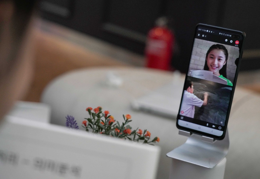 SK텔레콤이 자사의 5G∙AI기술을 활용한 그룹 영상통화 서비스 ‘미더스’를 기반으로 한 양방향 원격수업 서비스 개발에 착수한다고 21일 밝혔다./사진=SK텔레콤