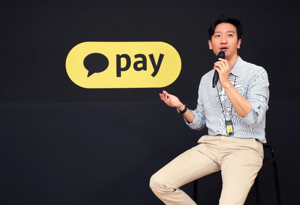 이승효 카카오페이 부사장이 22일 온라인으로 진행된 페이톡 행사에서 카카오페이 마이데이터 사업 방향성, 버킷리스트 서비스를 설명하고 있다./사진=카카오페이