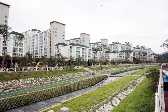 LH는 전국 LH 임대주택의 임대보증금 및 임대료를 내년 1월부터 2년간 동결한다. /사진=LH.