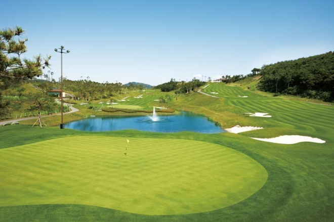 부영그룹 순천부영CC는 약 20만㎡의 페어웨이 잔디를 전면 교체한다. /사진=부영그룹.