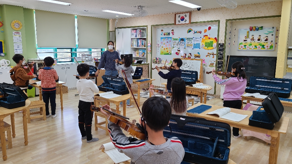 포스코건설, 저소득층·맞벌이 가정 자녀 악기 강습 진행