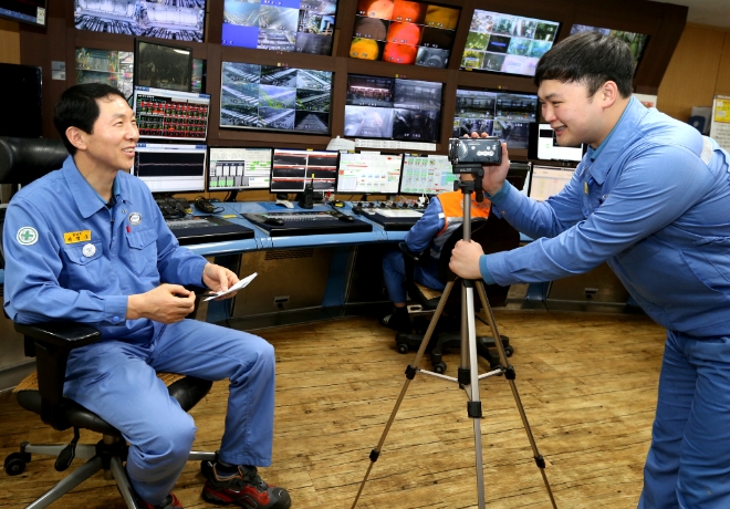 포스코는 전 세계적인 디지털 혁신(Digital transformation) 기조에 따라 IT 신기술을 활용해 업무를 개선하고 새로운 가치를 창출하는 ‘뉴칼라(New Collar)’를 미래 인재육성의 목표로 설정하고 전 직원을 대상으로 ‘뉴칼라 레벨 인증제’를 실시한다. 사진=포스코.