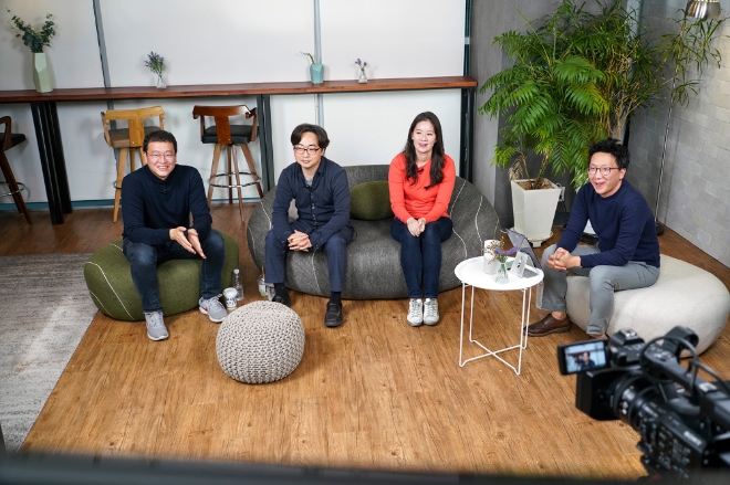 SK텔레콤은 현재 대학에서 ‘SKT AI커리큘럼’을 수강중인 학생들이 SKT에서 AI 개발을 담당하고 있는 현직 전문가와 직접 소통할 수 있도록 ‘SKT AI 커리큘럼 Live’를 진행한다. 사진=SK텔레콤.