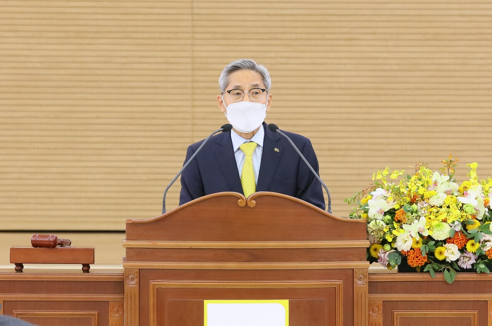 윤종규 KB금융그룹 회장이 20일 KB금융지주 임시주주총회를 진행하고 있다. /사진=KB금융그룹