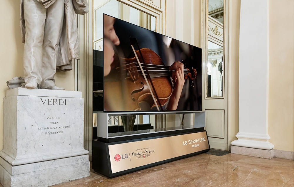 이탈리아 '라 스칼라' 오페라극장에 전시된 LG 시그니처 올레드 8K/. 사진=LG전자