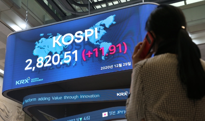 ▲코스피 지수는 전 거래일 대비 11.91포인트(0.42%) 오른 2,820.51으로 장을 마감했다./ 사진=한국거래소