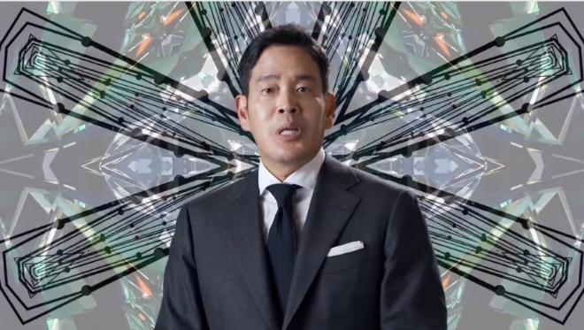 정용진 신세계그룹 부회장은 2021년 신년사 영상에서 "지금은 망원경이 아닌 만화경으로 봐야하는 시기"라고 강조했다. / 사진 = 신세계그룹 유튜브 채널 갈무리