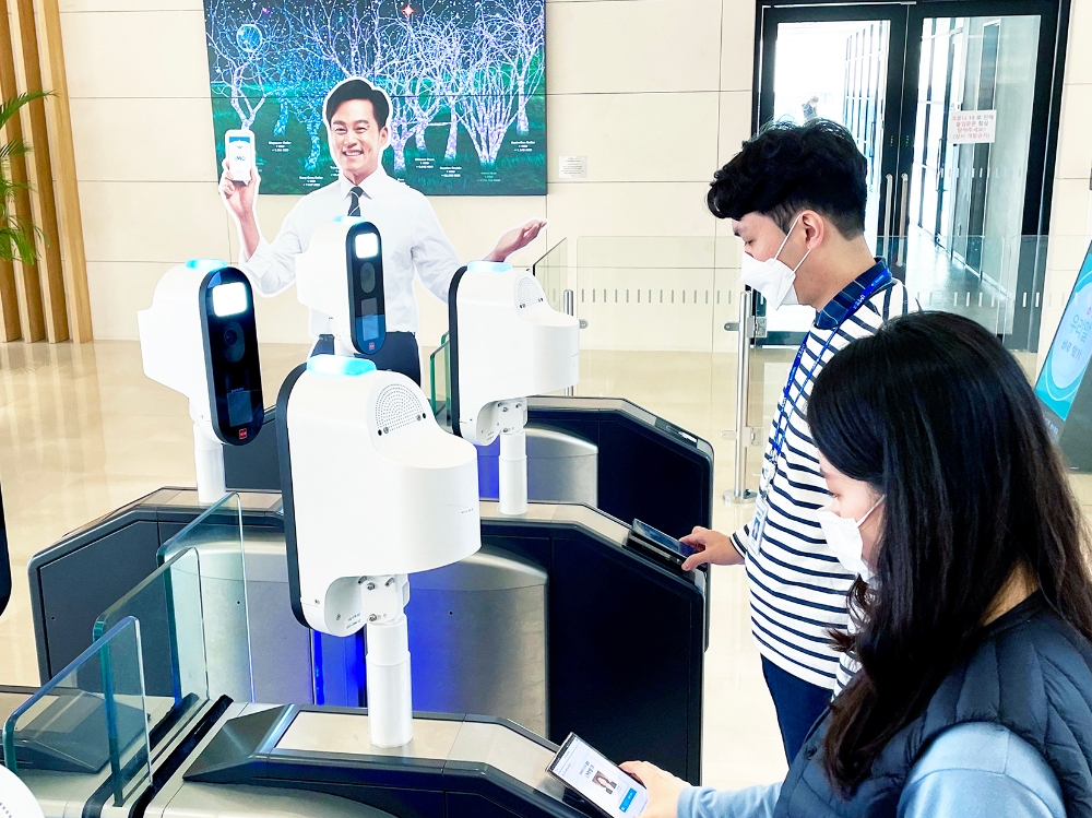 DGB대구은행이 DID 기반의 모바일 사원증을 시범 발급했다. /사진=DGB대구은행