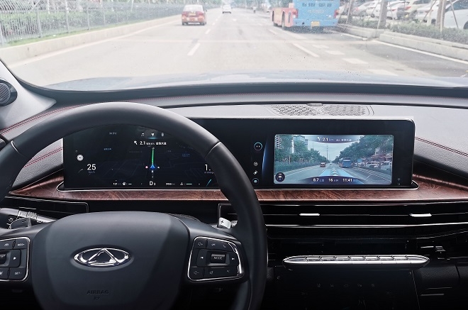 체리차 티고 8플러스에 적용된 팅크웨어 AR 내비 솔루션. 사진=팅크웨어.