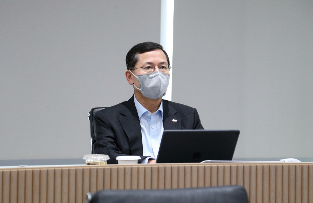 신한카드는 지난 15일에 임부서장 전원이 온·오프라인 듀얼로 참석한 가운데 서울 을지로에 위치한 신한카드 본사에서 2021년 상반기 사업전략회의를 진행했다고 17일 밝혔다./사진=신한카드