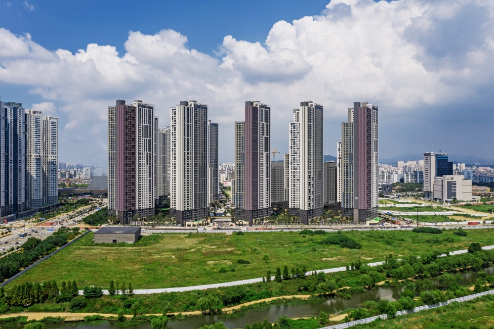 자이(Xi) 색채매뉴얼 중 주동입면 색채 디자인 기준에 따라 색상과 패턴이 적용된 일산 킨텍스 원시티 전경 / 사진=GS건설