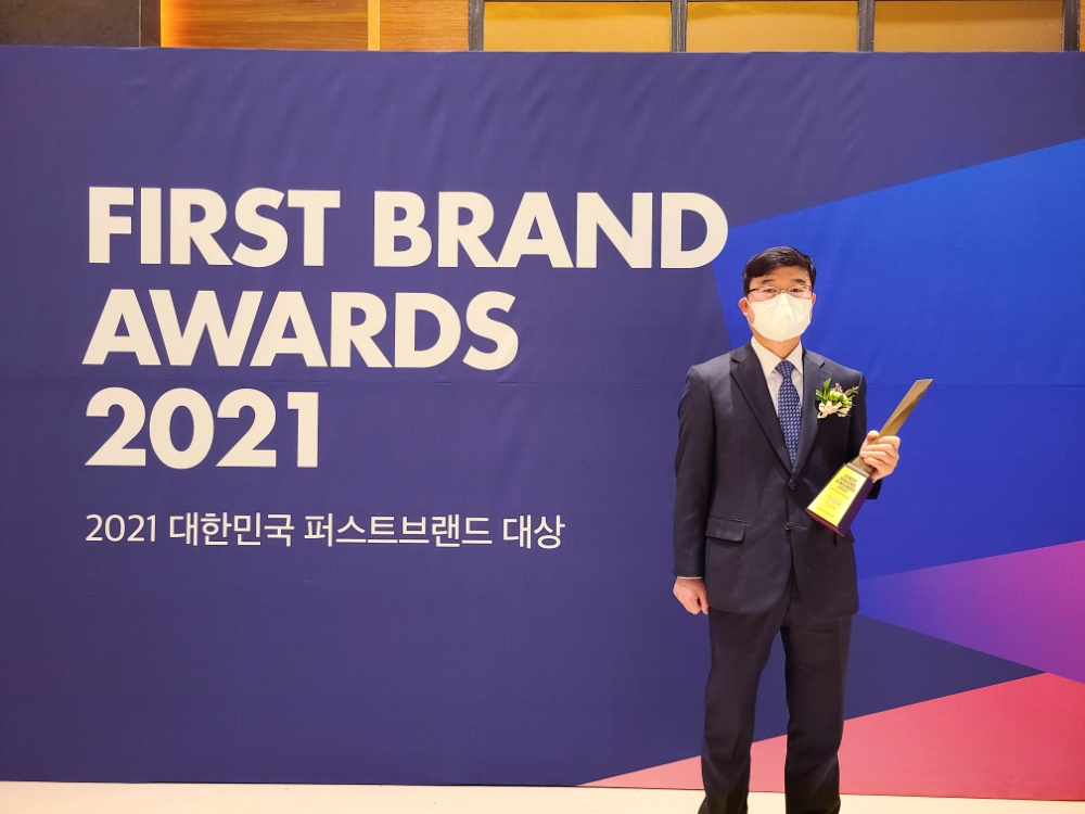 JT친애저축은행이 ‘2021 대한민국 퍼스트브랜드 대상’ 시상식에서 6년 연속 저축은행 부문 대상을 수상했다. /사진=JT친애저축은행