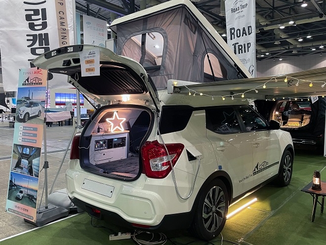 쌍용차, 4인 취침 가능한 티볼리 캠핑카 공개