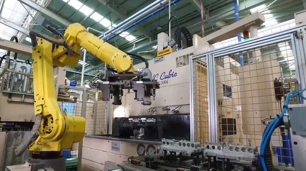 창원에 위치한 DL모터스 공장의 자동차 부품 가공라인. / 사진제공 =DL