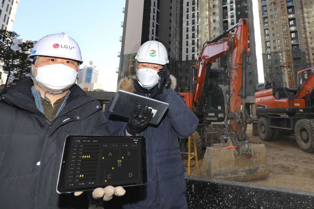 LG유플러스가 GS건설과 함께 인공지능(AI)·무선통신 인프라를 건설현장에 적용한 스마트건설 기술 검증에 성공했다. 사진=LG유플러스