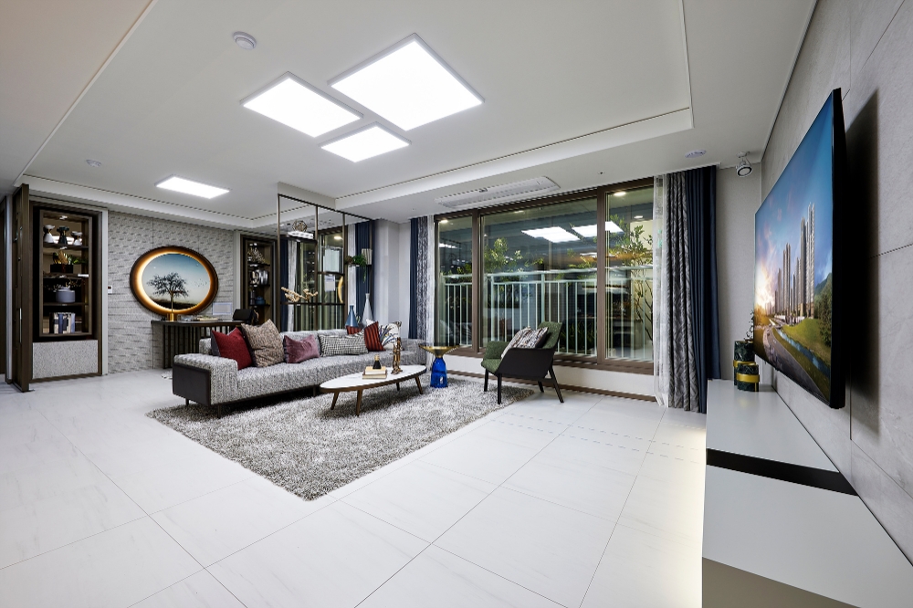 마창대교 반도유보라 아이파크 견본주택 거실 / 사진=반도건설