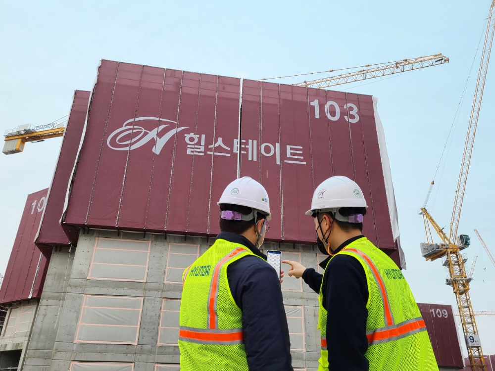 Q-포켓을 이용한 현장 점검 모습 / 사진=현대건설