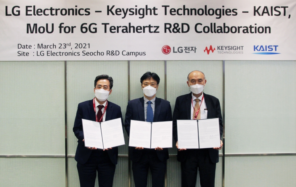 (왼쪽부터) 신금철 키사이트코리아 전무, 김병훈 LG전자 미래기술센터장, 조동호 LG-KAIST 6G 연구센터장이 차세대 이동통신인 6G 기술 선도에 나선다. 사진=LG전자