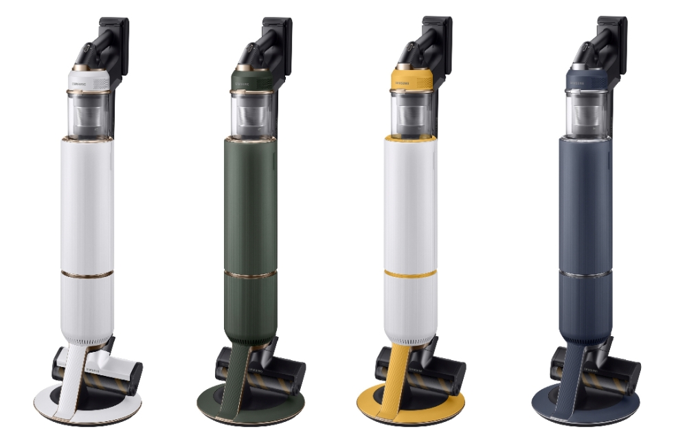 삼성전자 비스포크 제트 무선청소기가 청정스테이션 일체형 거치대에 거치된 모습. (색상은 좌측부터 미스티 화이트·우디 그린·썬 옐로우·미드나잇 블루). 사진=삼성전자