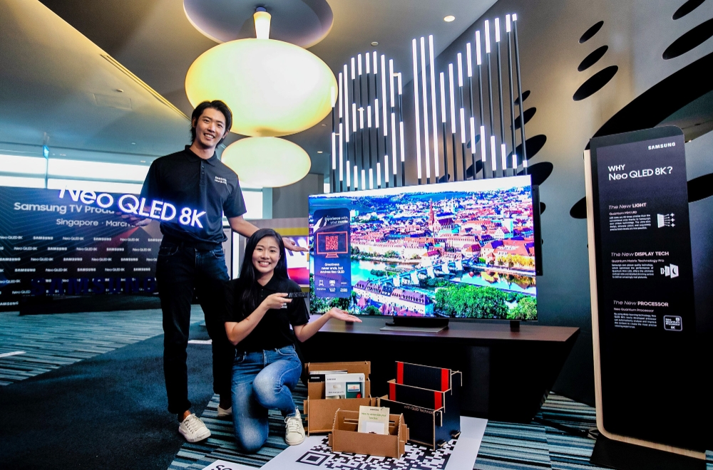 싱가포르의 대형 상업지구 메이플트리 비즈니스시티에 마련된 '2021년 삼성전자 TV 신제품' 행사장에 마련된 'Neo QLED' 신제품. 사진=삼성전자