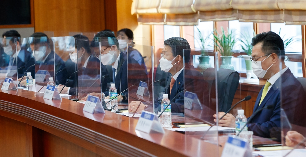 은성수 금융위원장이 5일 서울 여의도 금융투자협회에서 열린 금융투자업계 CEO 간담회에서 모두발언을 하고 있다./사진=금융위원회(2021.4.5)