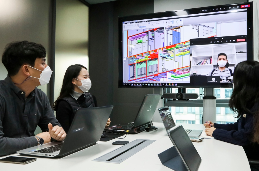 DL이앤씨 BIM 회의 장면