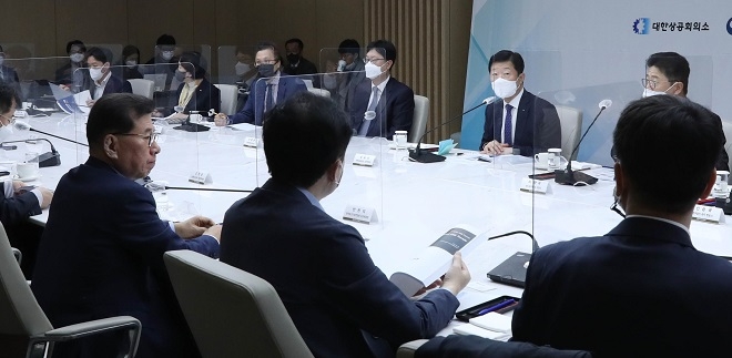 우태희 대한상의 상근부회장이 '제1차 대한상의 ESG경영 포럼'에서 인사말을 하고 있다. 사진=대한상의.