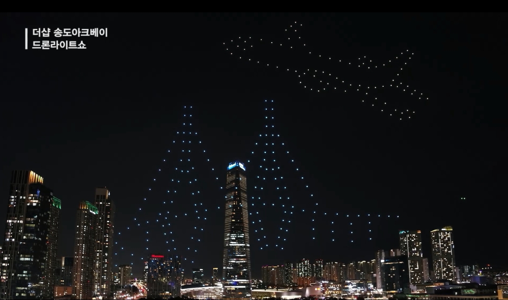 더샵 송도아크베이에서 열린 드론라이트쇼 현장 / 사진=포애드원