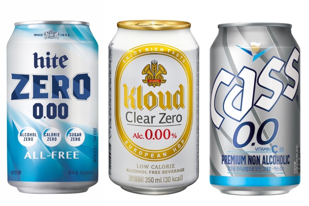 국내 무알코올 맥주 3종 모습. 왼쪽부터 하이트진로음료의 하이트제로0.00, 롯데칠성음료의 클라우드 클리어제로, 오비맥주의 카스0.0 / 사진제공 = 각 사