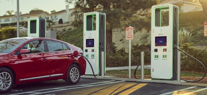 SK㈜는 글로벌 선도 초급속 충전기 제조회사인 한국 시그넷 EV를 인수했다. 사진=SK그룹.