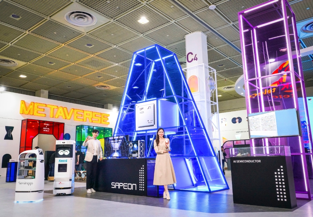 SK텔레콤이 '인공지능과 가상현실로 가득찬 미래'를 주제로 준비한 WIS 2021에 참가한다. 사진=SK텔레콤